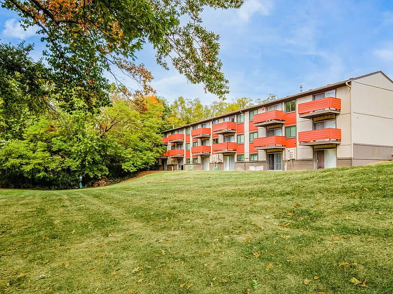 Applewood At The Cove Apartments — Photo 37