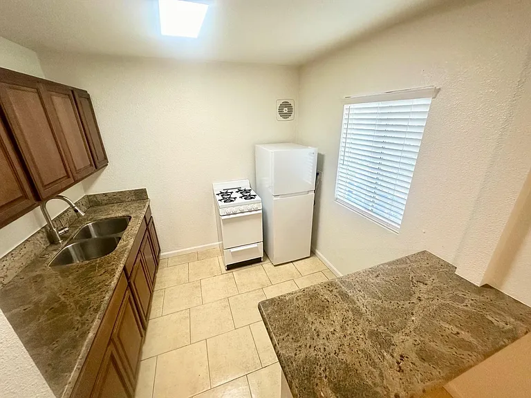 2505 Jefferson St #2 — Photo 7
