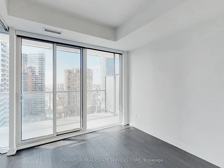 3 Gloucester St #1010 — Photo 3