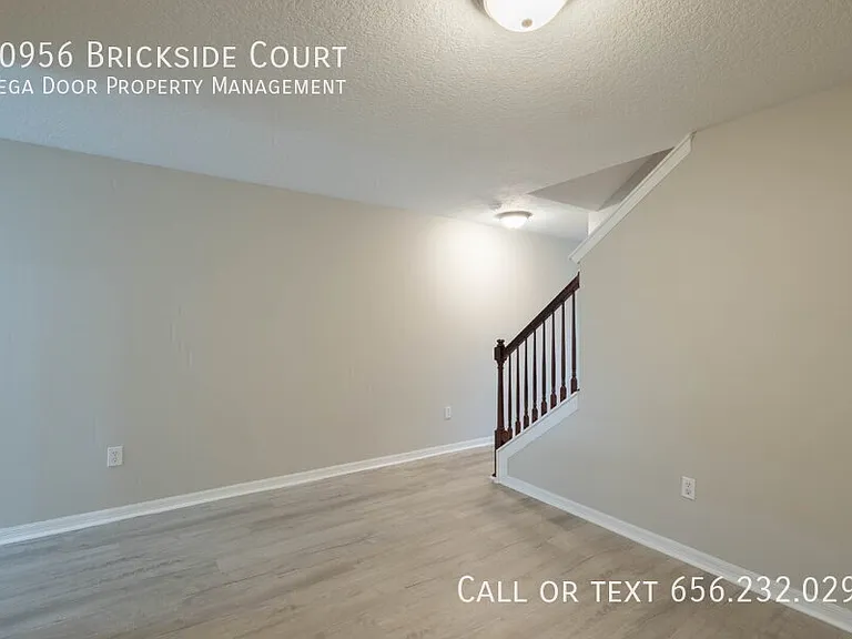 10956 Brickside Ct — Photo 14