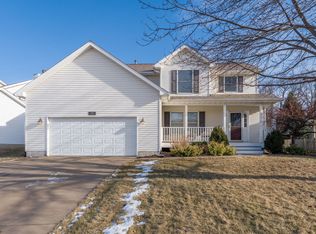 1955 Plum Tree Rd, Bettendorf, IA 52722