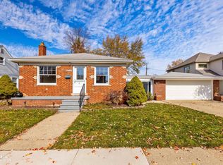 21715 Rosedale St, Saint Clair Shores, MI 48080