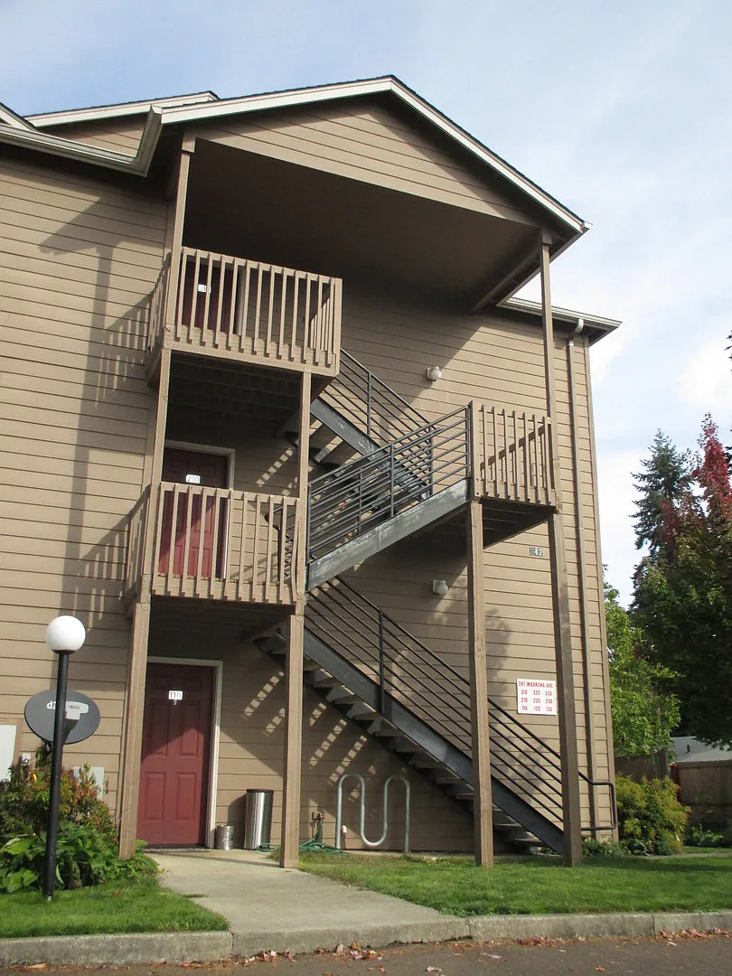 Two Bedroom Apartment in South Salem with New Carpet! — Photo 1