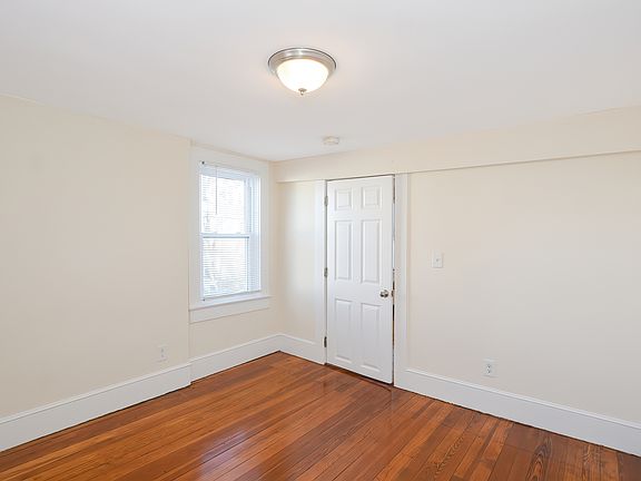 4th image of 39 Bourne St APT 2