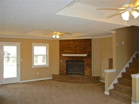 538403_0229249.jpg Spacious, light and bright living room with majestic fireplace.