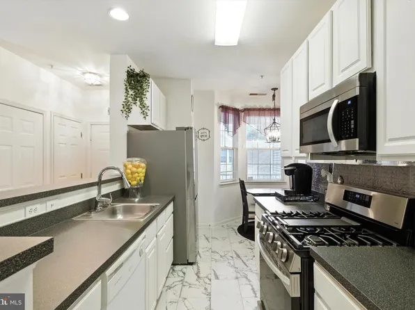 5000 Hollington Dr Unit 302, Owings Mills, MD 21117