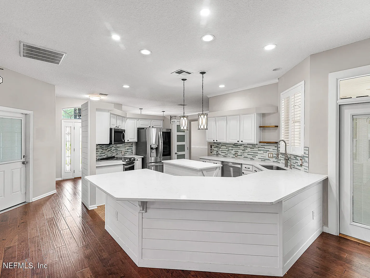 4 bed, 2.0 bath, 2543 sqft, $4,500 — Photo 3