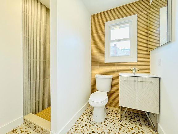 5th image of 484 Mercer St #1A