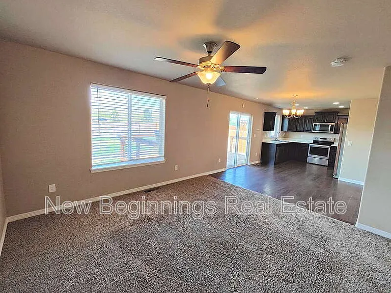 6134 Meadowbank Ln — Photo 2