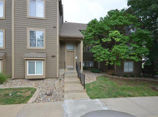 11110 Nieman Rd APT 301, Shawnee Mission, KS 66210