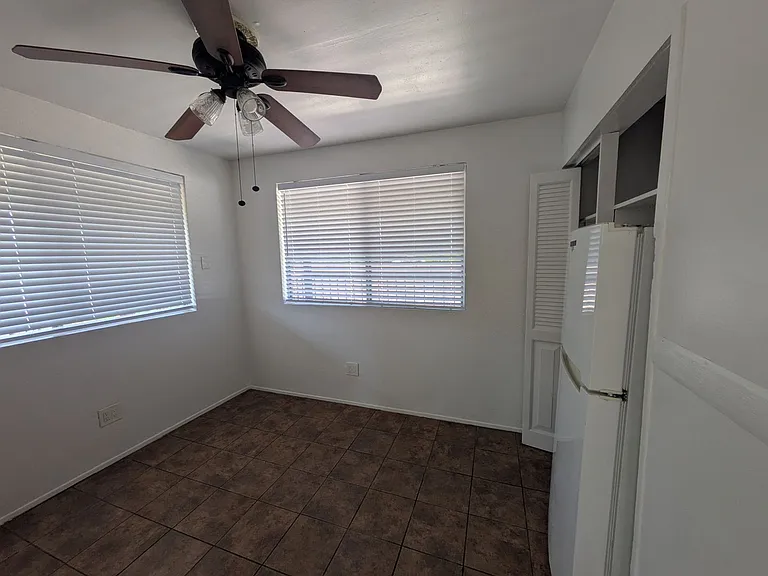 661 S Lilac Ave — Photo 7