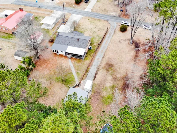 2104 Live Oak Dr, Sanford, NC 27330