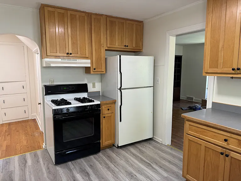 1034 Meredith St — Photo 7