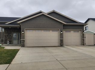 2441 8th St W, Dickinson, ND 58601