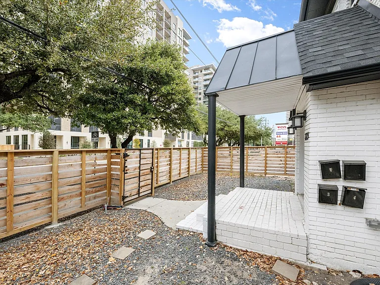 1119 Waugh Dr #4 — Photo 10