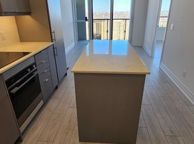 30 Elm Dr W