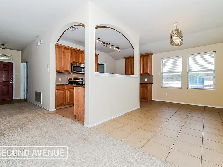 436 Grant Ln — Photo 8