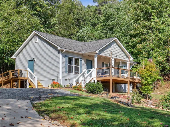625 Ed Nichols Rd, Young Harris, GA 30582