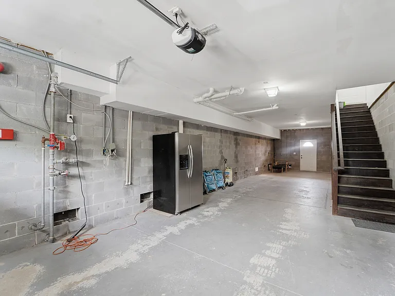 90 2nd St — Photo 28