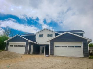 1218 Salem Dr #1, Edgerton, WI 53534