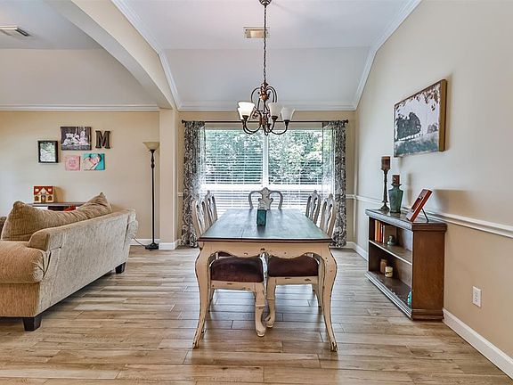 5th image of 12327 Pin Oak Dr