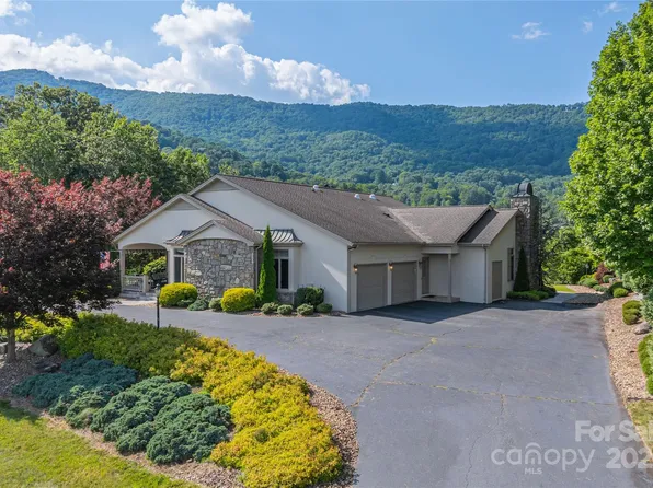 31 Chickering Ln, Waynesville, NC 28786