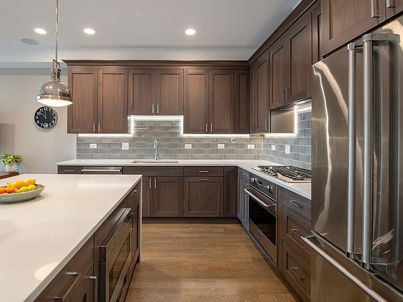3rd image of 520 N Oakley Ave #2