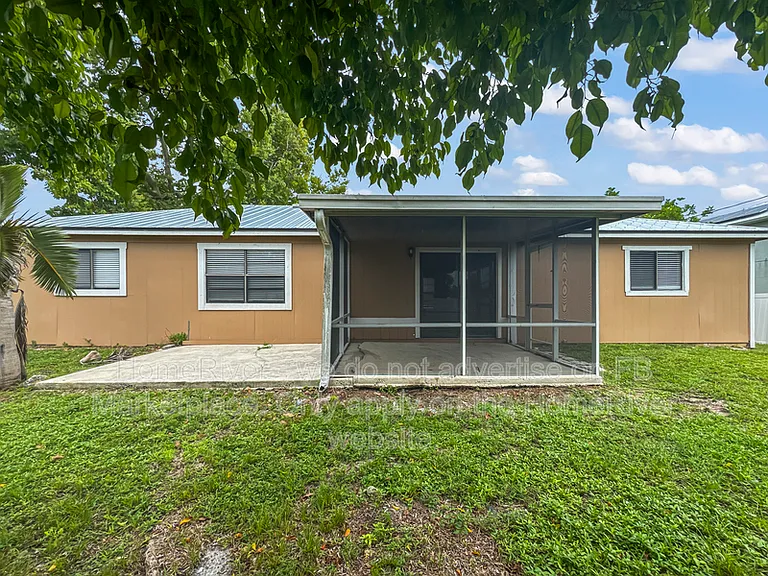 1720 SW 3rd Pl — Photo 19