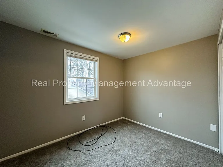 23511 Wellington Ave — Photo 13