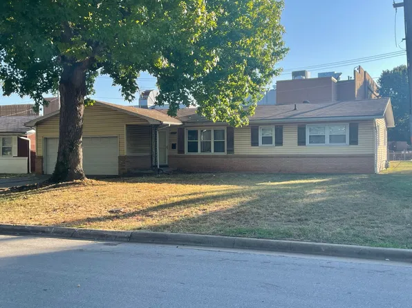 1952 S Wedgewood Ave, Springfield, MO 65807