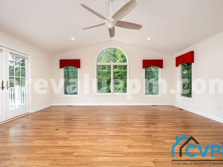 4702 Shelley Ln — Photo 5