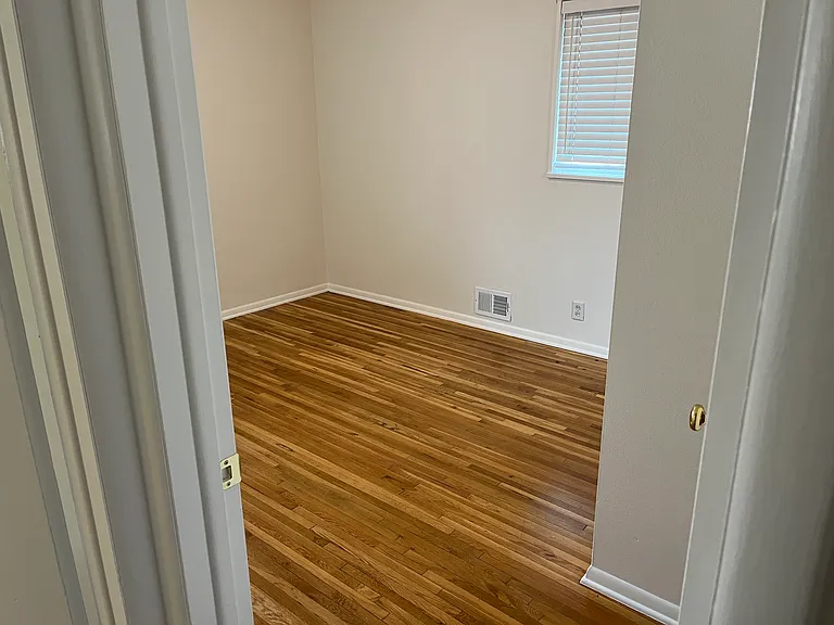 3605 Martin Dr — Photo 29
