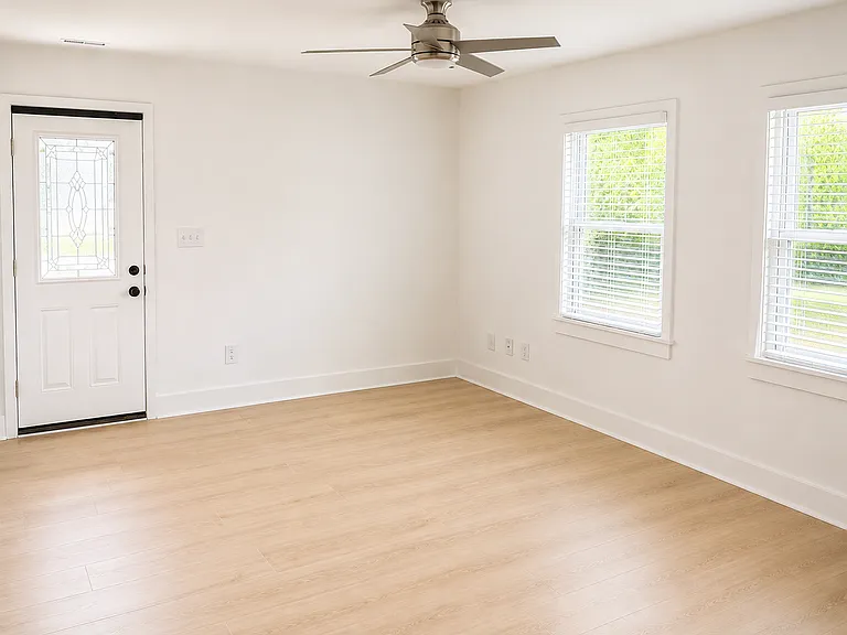139 W Semple Rd — Photo 4