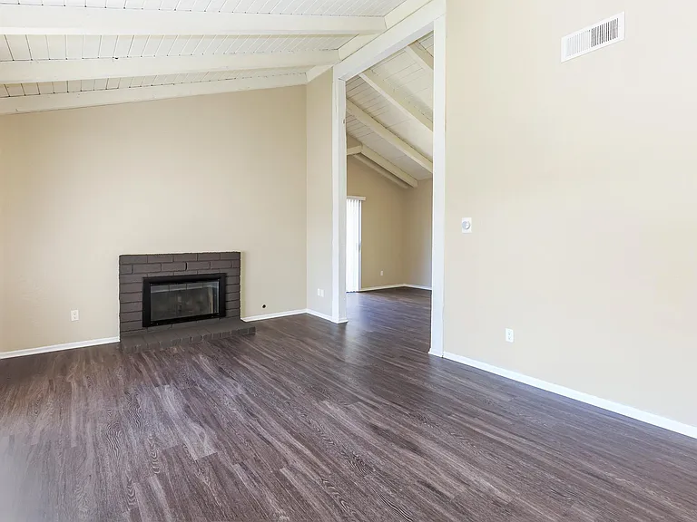 Carlyle Square Apartment Homes — Photo 42