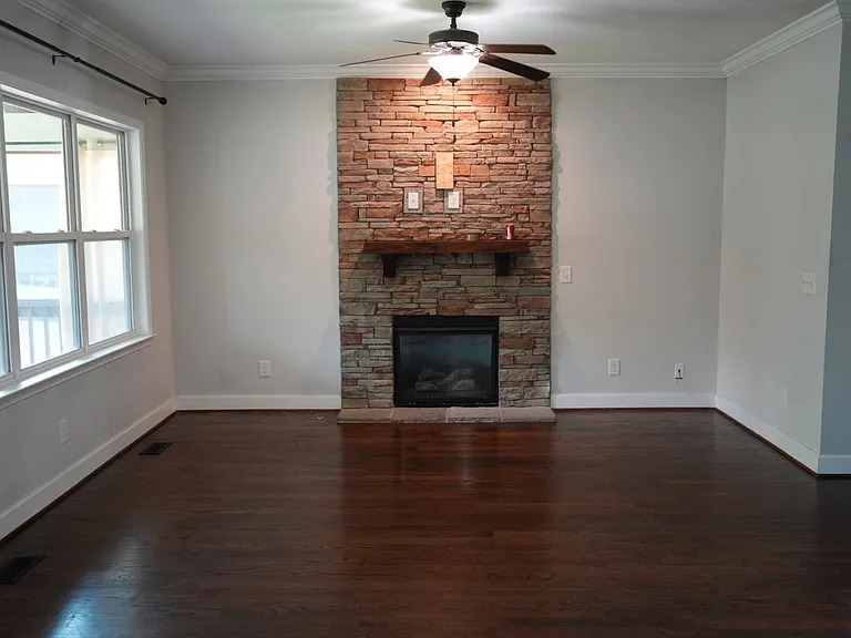 612 Nevins Pl — Photo 11