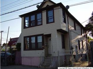 332 Clove Rd, Staten Island, NY 10310