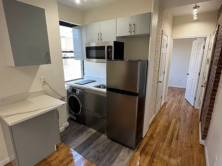 536 E 5th St #21 — Photo 7