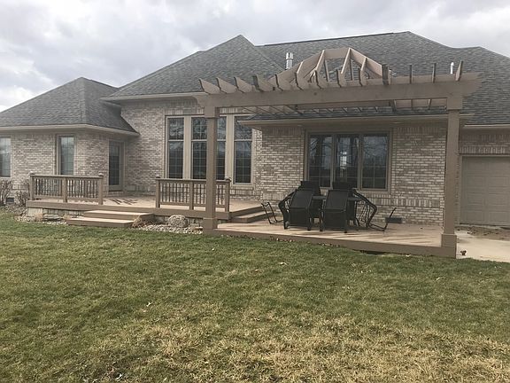 2nd image of 104 S Jade Dr