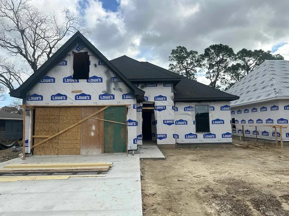 6298 Garner St, Groves, TX 77619