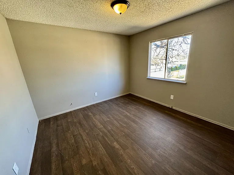 5113 Sierra - 3 — Photo 13