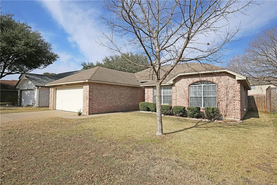 Building Photo - 2308 Sycamore Trl
