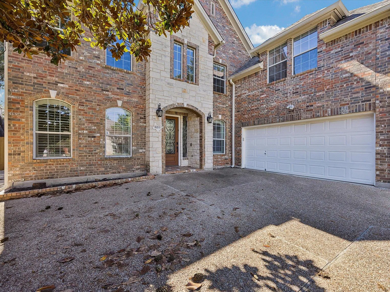 4 bed, 3.5 bath, 3737 sqft, $3,500 — Photo 2