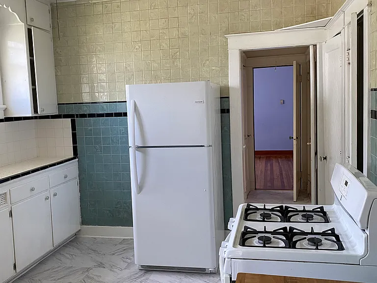 300 Aris Ave — Photo 6