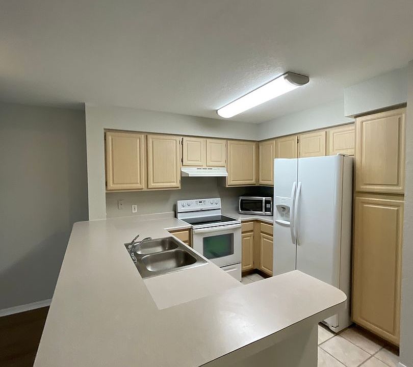 Audubon Villas At Hunters Creek Condominiums 13917 Fairway Island Dr