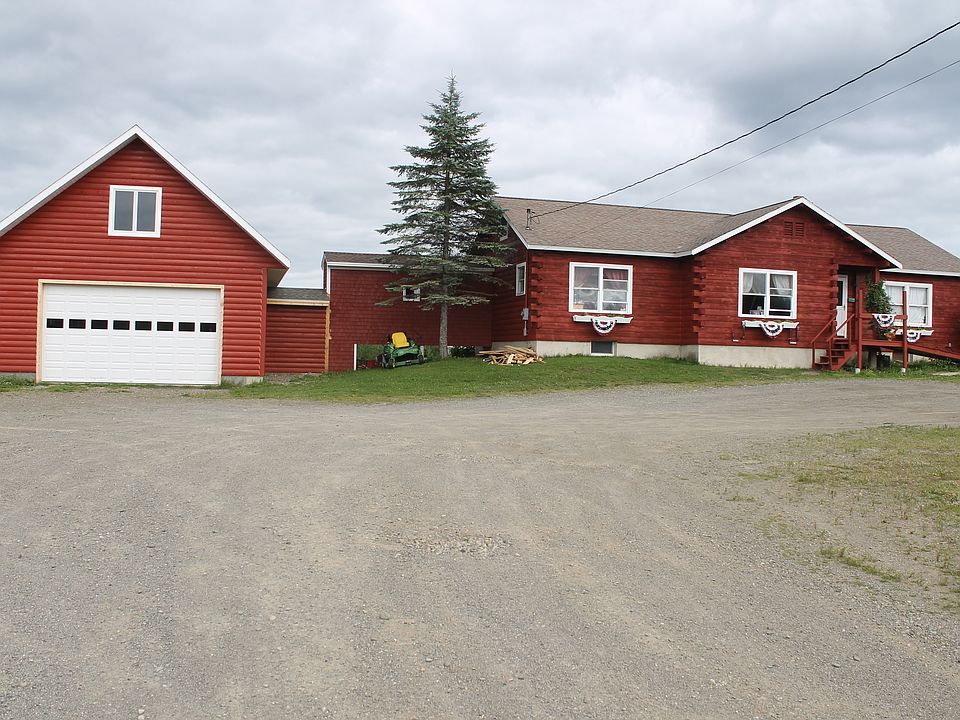Log home w/ attached garage