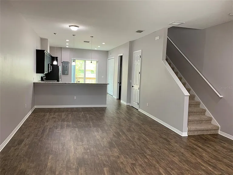 512 Frances St — Photo 4