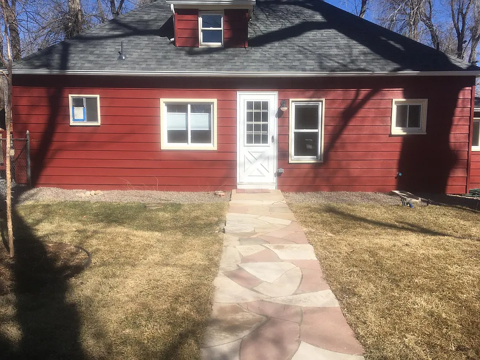 1216 Hover St