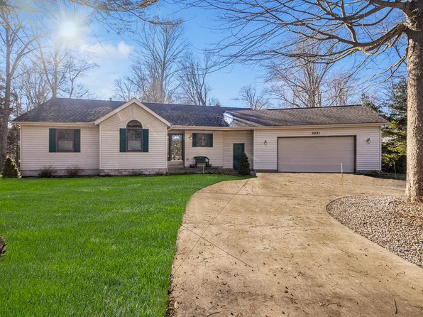 2931 Oak Ct, Spring Lake, MI 49456