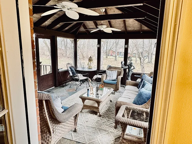 Entrance into screen porch