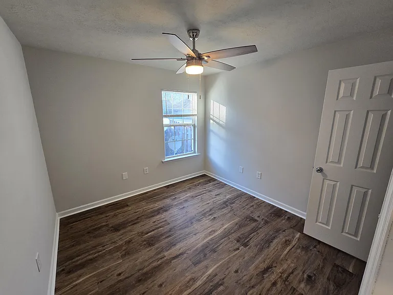 639 Lory Ln — Photo 15